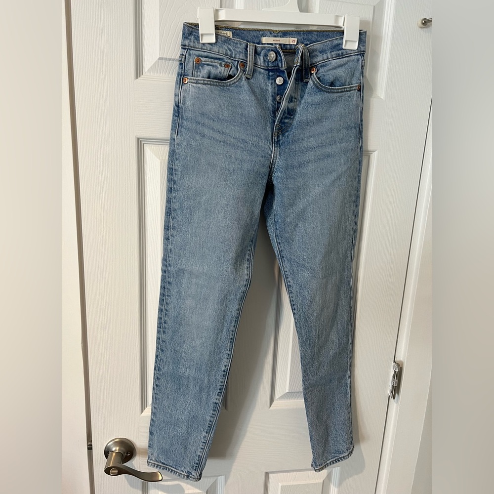 Levi’s Wedgie jeans